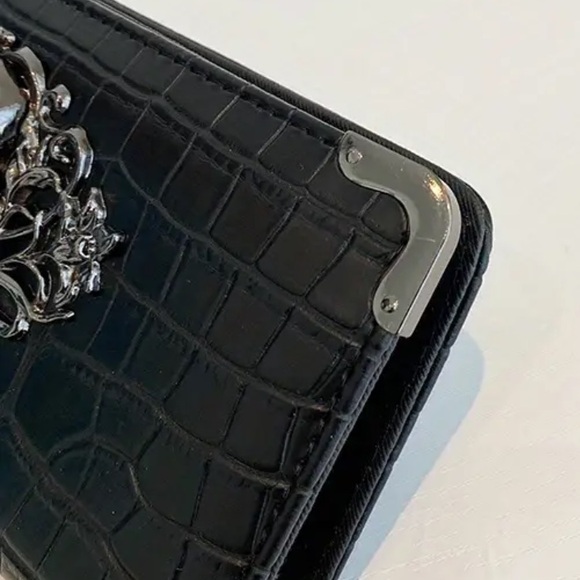 ๐ Crocodile Pattern Wallet, Faux Leather Card Holder Skull Decor, Unique Clutch - Picture 3 of 10